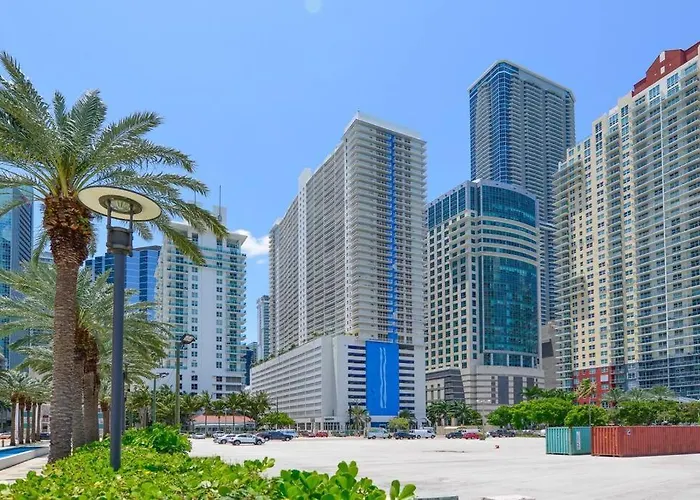 Amazing High-Rise Condo @Brickell With Pool