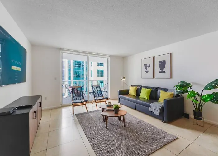 Amazing High-Rise Condo @Brickell With Pool
